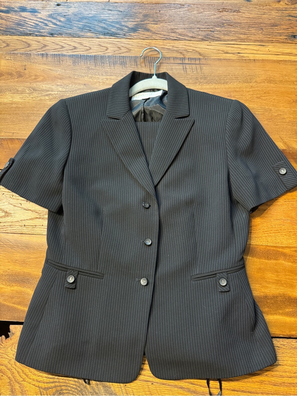 Short-Sleeve Pinstripe Blazer Jacket - Black